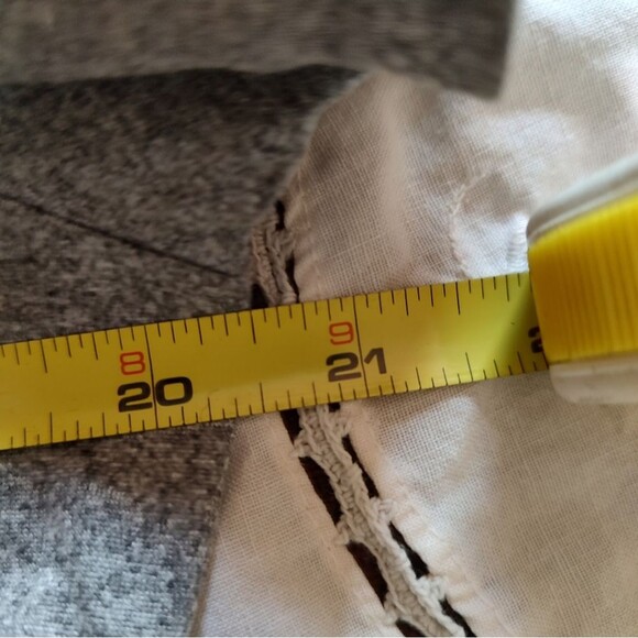 Sugar Magnolia Gray V-Neck Graphic Tee. Size Medium - Picture 4 of 4